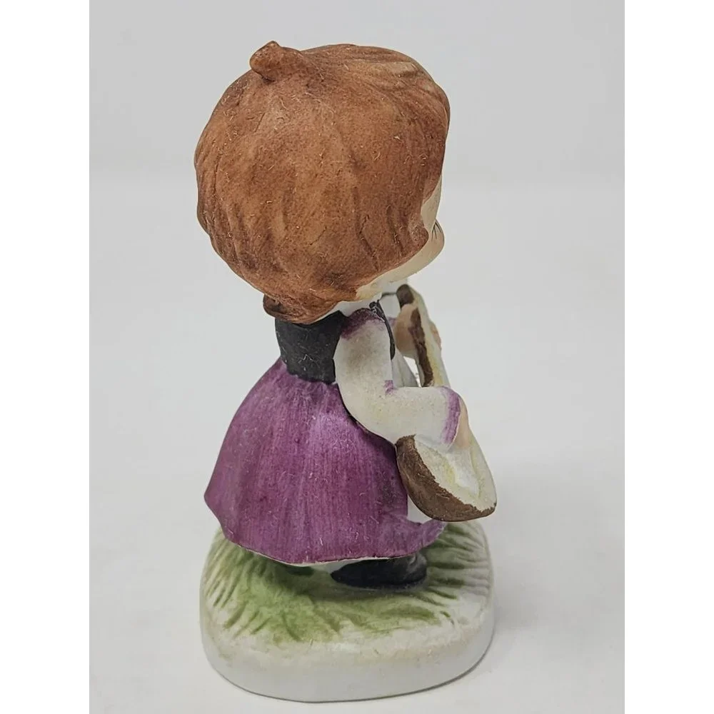 Vintage Napcoware Musician Singing Figurine Guitar Bluebird Purple‎ Flowers